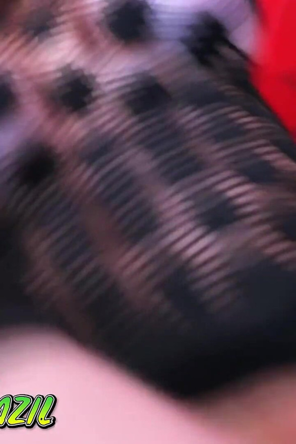 Il Se Masturba Sur Le Travesti Pour Jouir