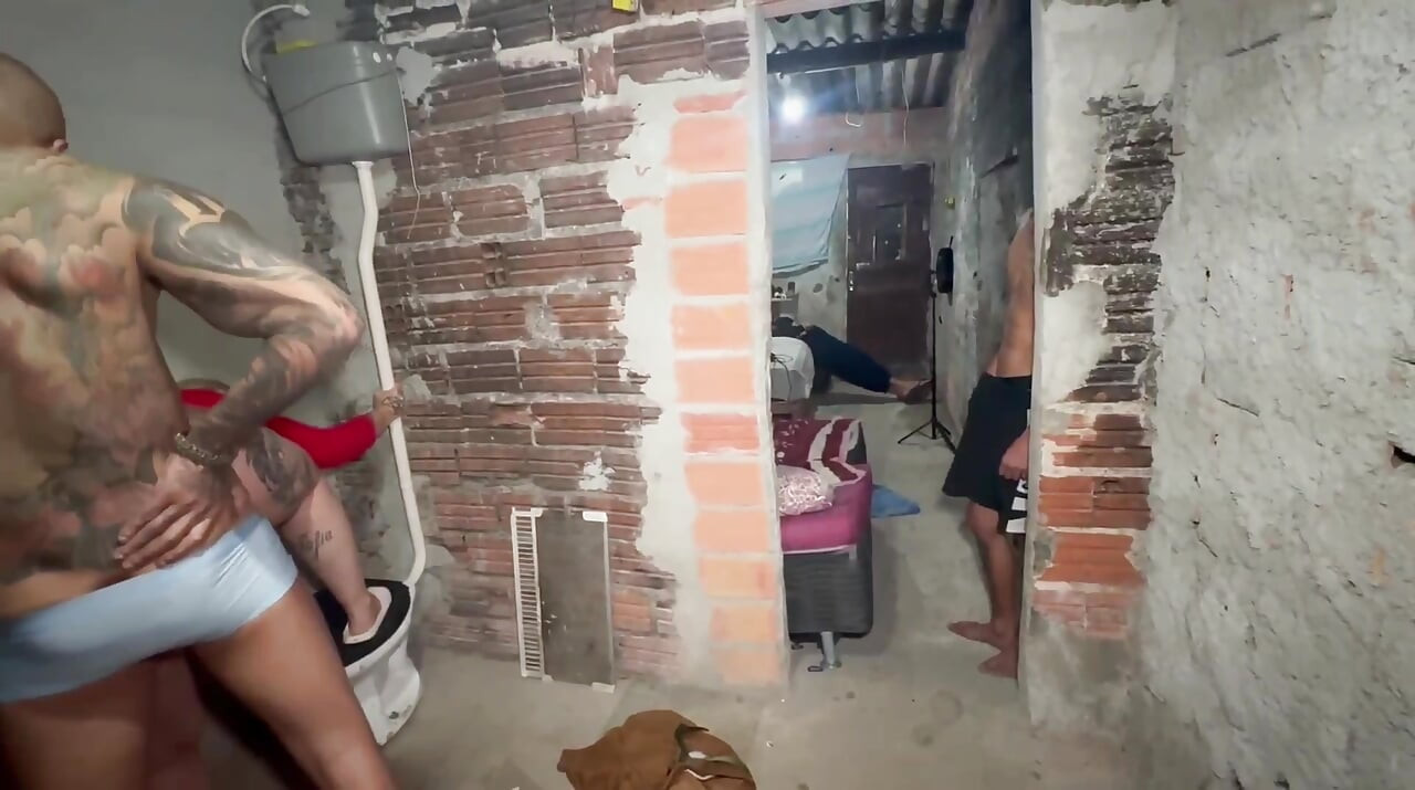 Mamãe Papai Faz Sexo Numa Construção Civil Numa Favela Do Brasil
