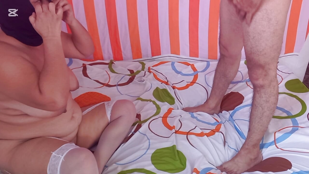 Roztomilá nevěsta s hlubokým hrdlem