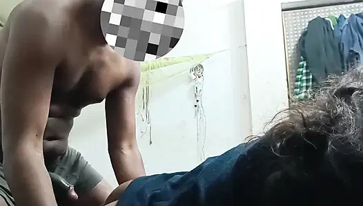 Студентка, намазаная маслом, и её задница