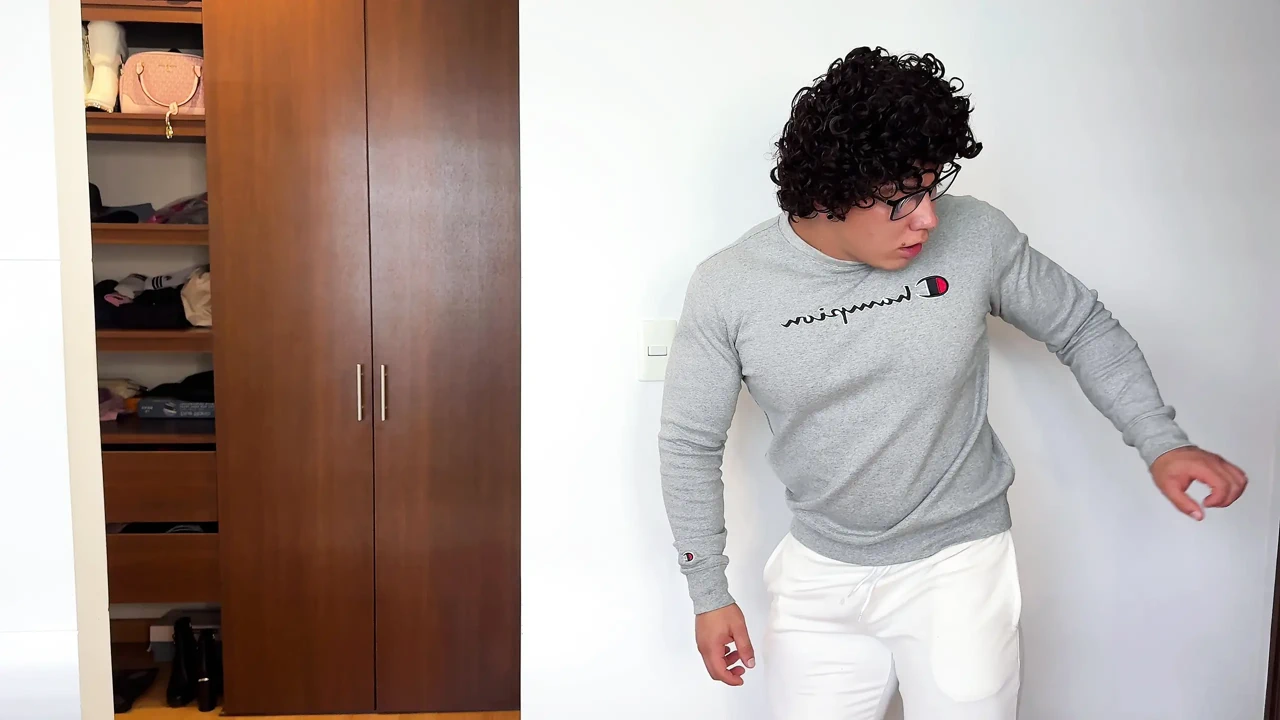 Quần lót chị kế có mùi kết thúc tốt đẹp! Tôi bắt gặp cô ấy đụ bạn trai của cô ấy và sau đó cô ấy cũng đụ tôi!