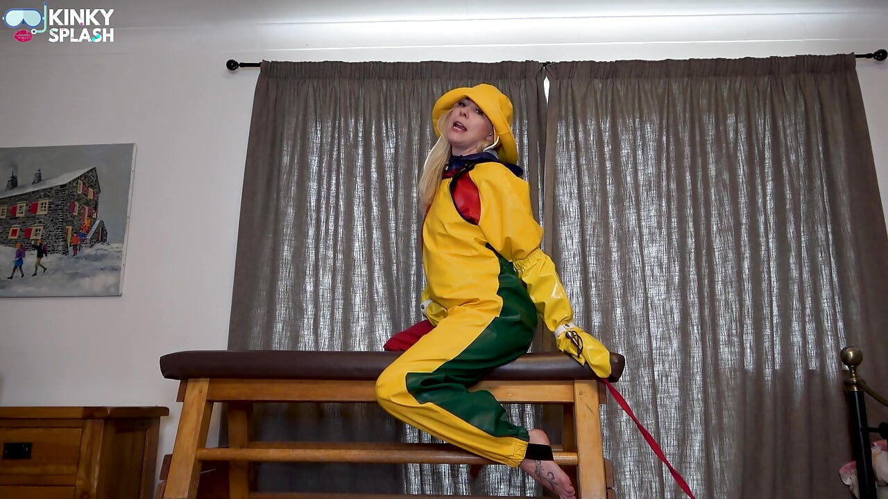 Tunggang puan awak: Pvc Ponyboy Joi & Mengusik