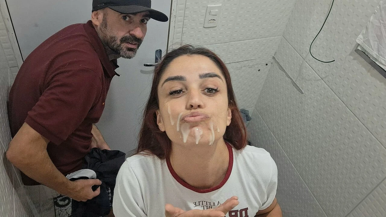 Scopata da uno sconosciuto nel bagno di un barback senza preservativo!