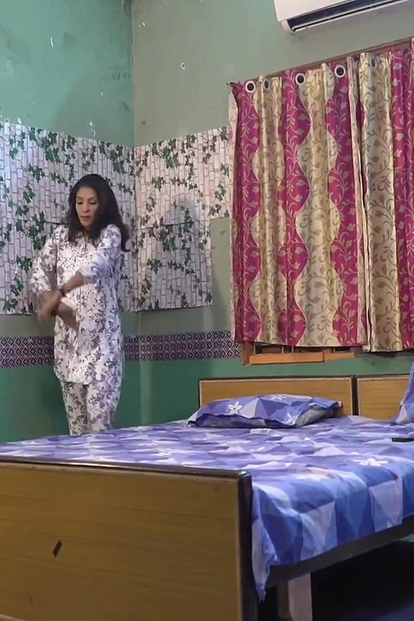 Amateur Indian Bhabhi Making Love with Next Door While Husband Away