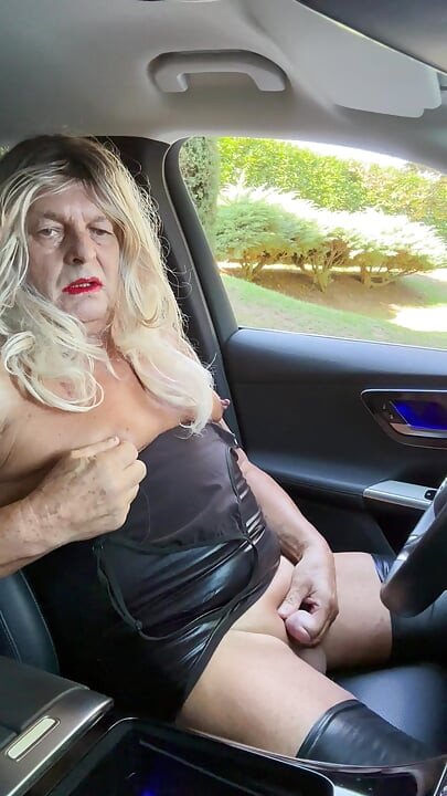 Shemale kassy54 in auto's