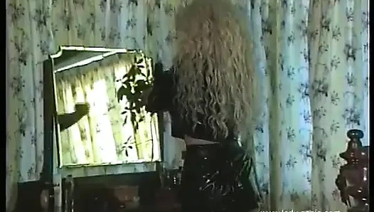 Karen lagi ganti baju
