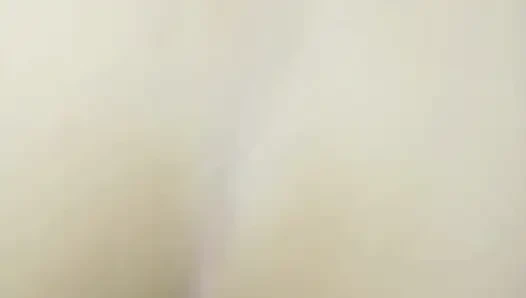 Büyük göğüslü sarışının ağzında.