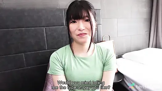 Kaho hamazaki ist unser süßes büromädchen, das einen nachmittag nackt spielen will