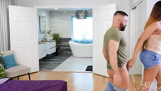 TRANS ANGELS - dominic e jexxxica blake si alternano nel succhiare il cazzo a vicenda in bagno