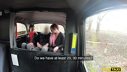 Fake Taxi - schmutzige blondinen, beste freundinnen werden von euro-taxifahrerin gefickt