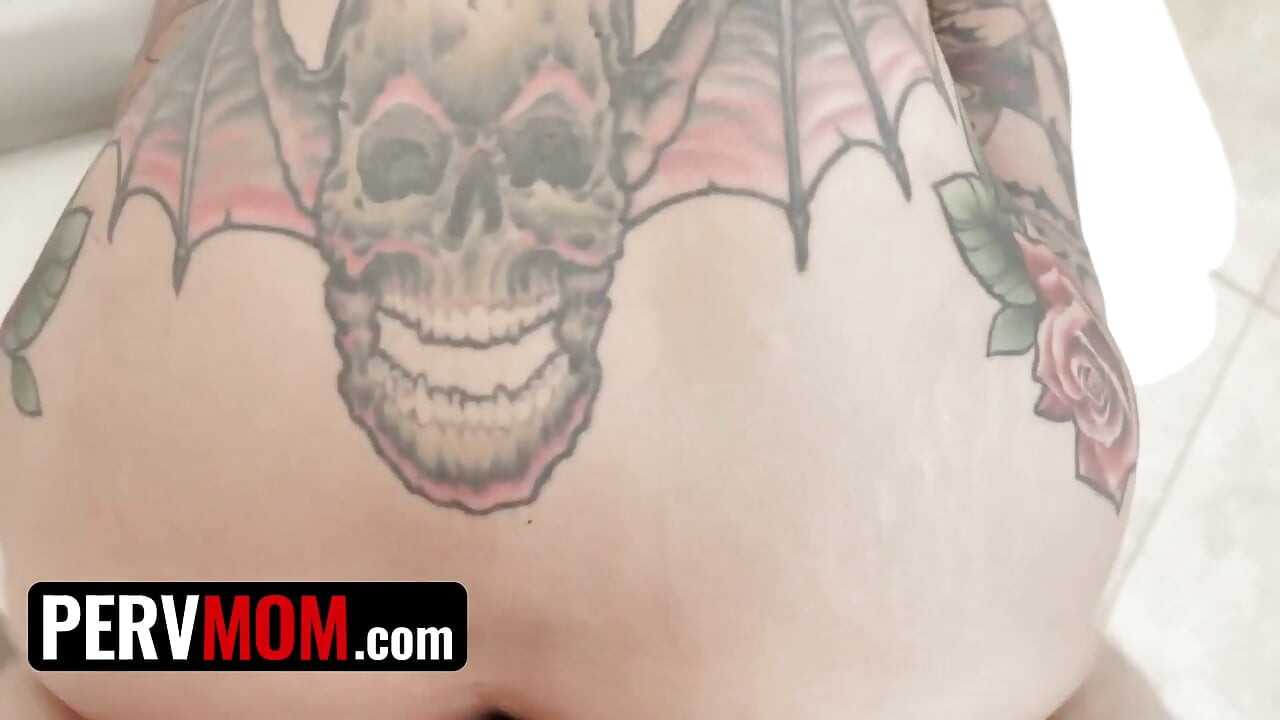 PervMom - napalona puma jedzie gorące ćwieki ogromnego kutasa i pozwala mu spust w jej cipki MILF
