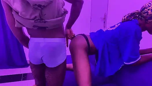 Cewek Ebony Mengambil Kontol Hitam Besar