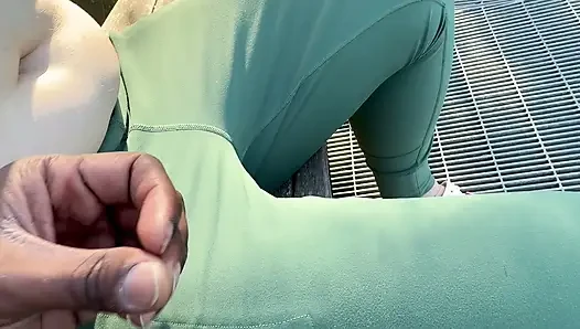 I met this Russian girl in a public park , And no resistance to play her a bit