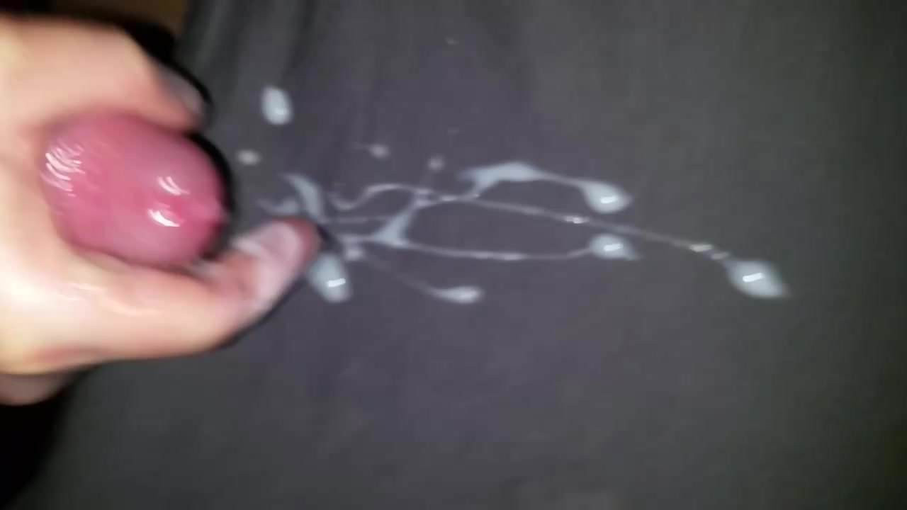 Wichsen auf T-shirt