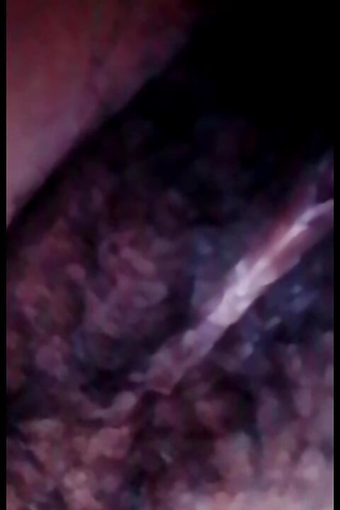 Pembantu rumah berkongkek dengan bosnya sebagai pertukaran untuk meningkatkan gajinya