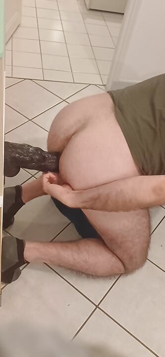 Nagy anális dildó szóló amatőr