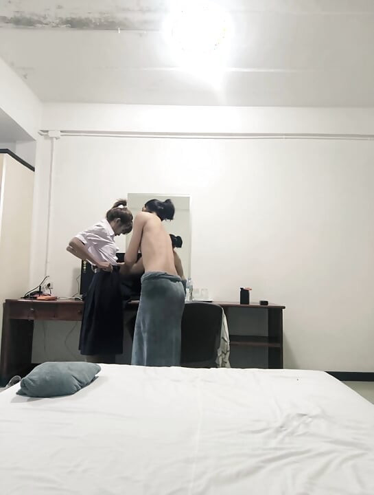 Estudiante tailandesa 18+ Nong Bell (detrás de escena)