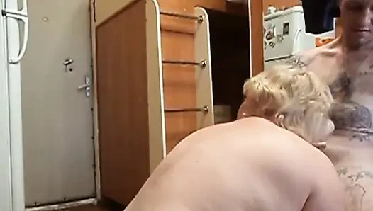 Sepong kontol dan ngentot di kursi