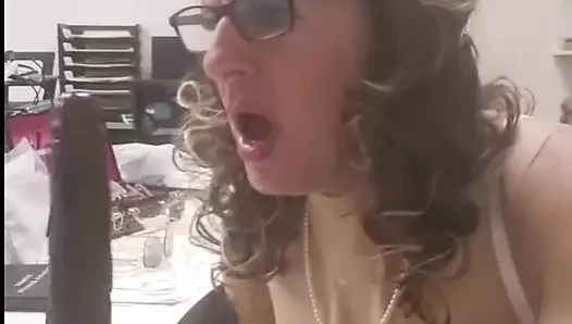 DeeDeeSlut69 Eating Cum off her Dildo