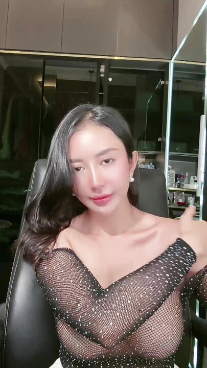 MEMEK DICOLOK COLOK PAKE BOTOL SANGE SAMPE MUNCRAT