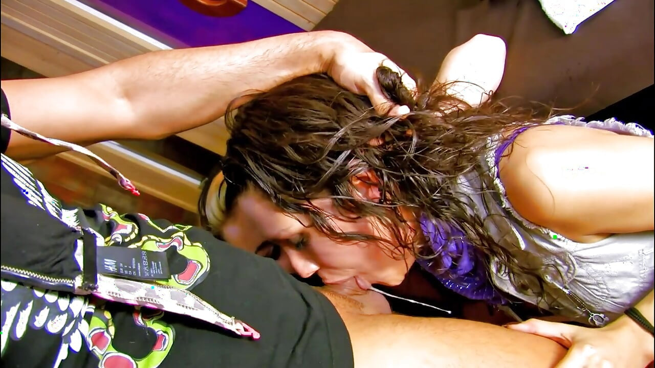 Sexy babe bawls in pleasure as a huge cock drills her ass to a mouth cumshot