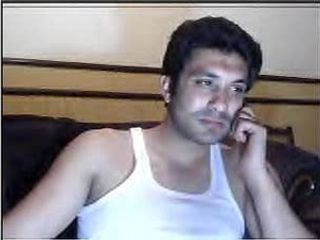 Pakistański facet Farhan szarpie na kamerze internetowej