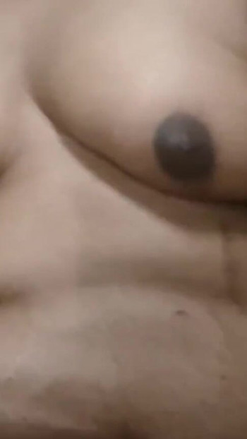 Snažan trenutak iz "Seksi Trans BBW prstima i draži svoju debelu guzu"