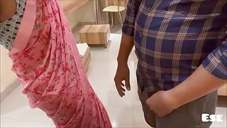 Une bhabhi se fait baiser par son voisin