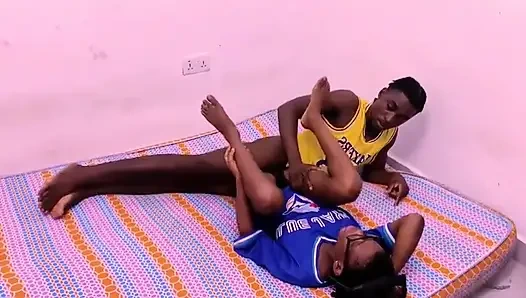 Обучаю Мою Сводную Сестру, Как Принимать Большой Черный Член На Ее 18 Летие