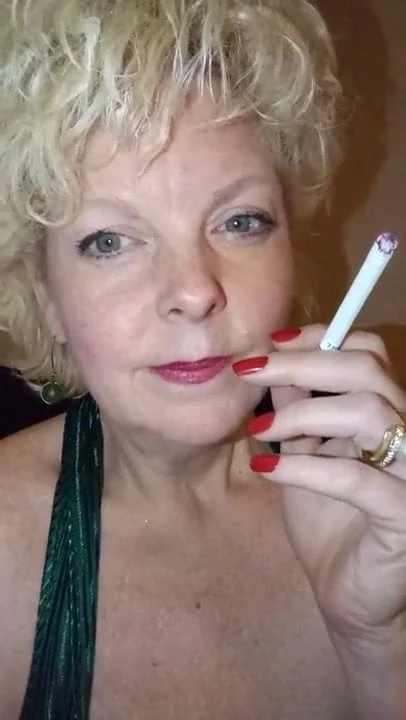 Sexy smoking milf