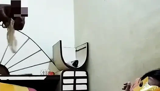 Nidhi erkek arkadaşı tarafından büyük siyah yarağıyla sikiliyor