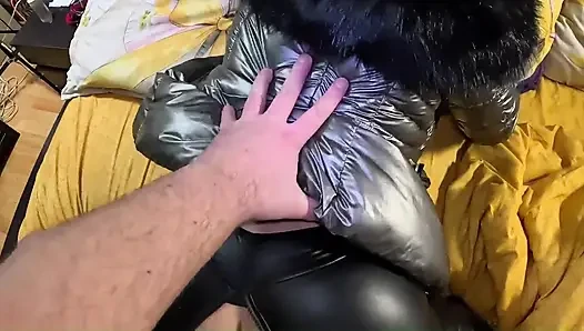 Lederfetisch-Überladung 4 cumshots auf meine hose &puffy unterjacke