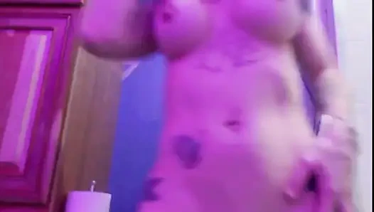 Zoey nine porno yıldızı mahkemeden önce banyoda amıyla oynuyor