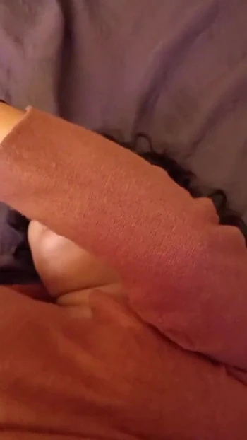 Momento inesquecível de "Minha amiga do interior fala com o namorado enquanto eu a fodo, ela é uma puta de verdade"