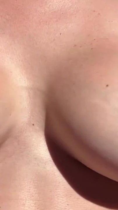 Θεαματική στιγμή από το "Big Horny Boobs Bouncing Outdoor For the camera"