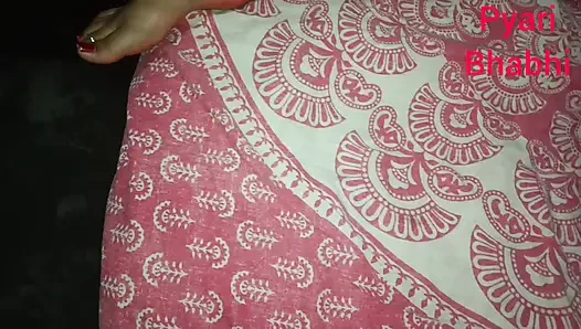 Молодая сводная сестра взяла весь член старшего сводного брата в рот и свободно пососала его, затем вытащила воду