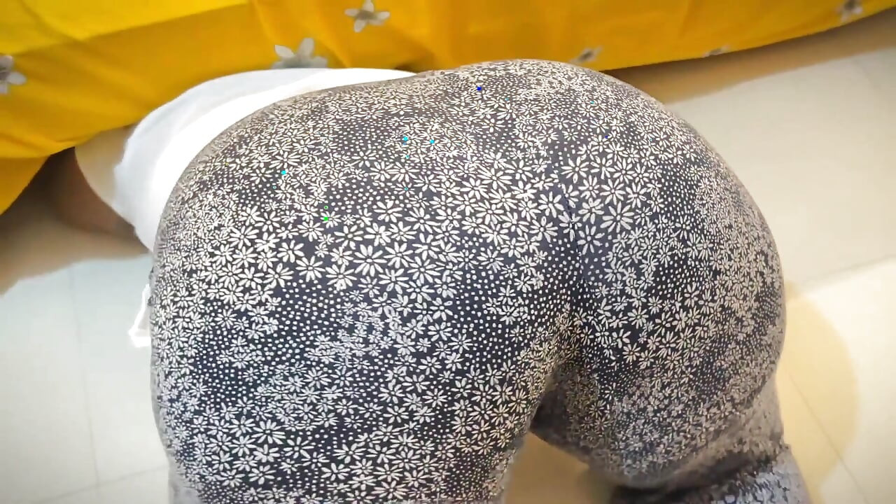 Big Ass Curvy Muslim Hot Stepmom Stuck Under Bed Then She Want Anal Fuck From Me! Episode-1