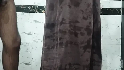 Priya si kakak ipar india lagi pamer pantat bahenolnya