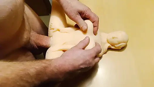 Bebek gibi kız sikiliyor