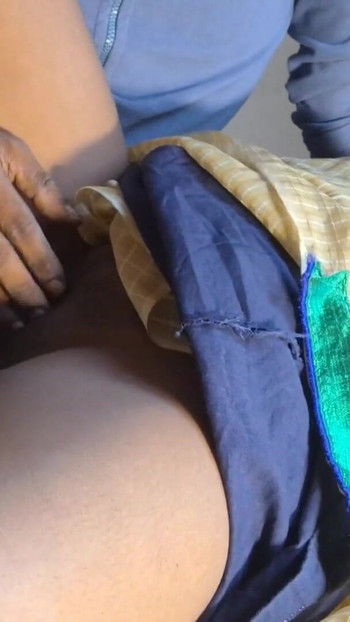 Nezaboravan trenutak iz filma "Indijska vruća seksi tamilska žena zavodi tasta, semma kuthu venum koothi la"