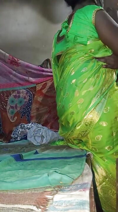 Kakak meniduri saya setelah memberi tahu saya bahwa saya pandai dalam Hari Saree