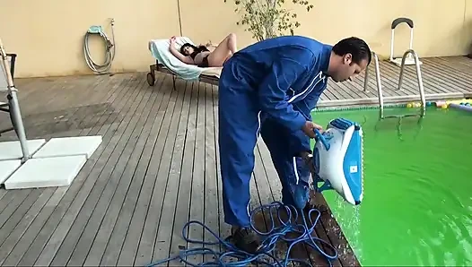 Ngentot enak di kolam renang