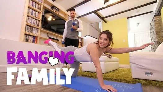 Banging family - séduire mon demi-frère pendant un cours de yoga