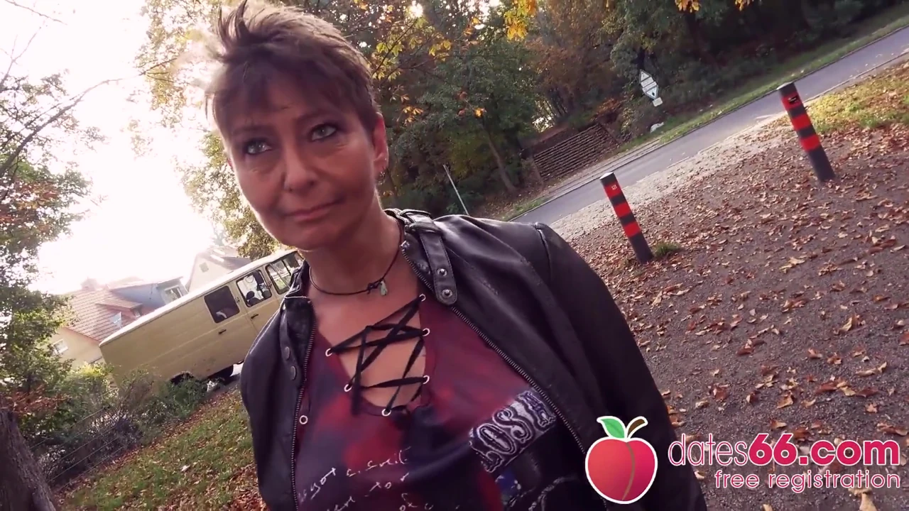 Needy almost GILF gets common park bang in Berlin