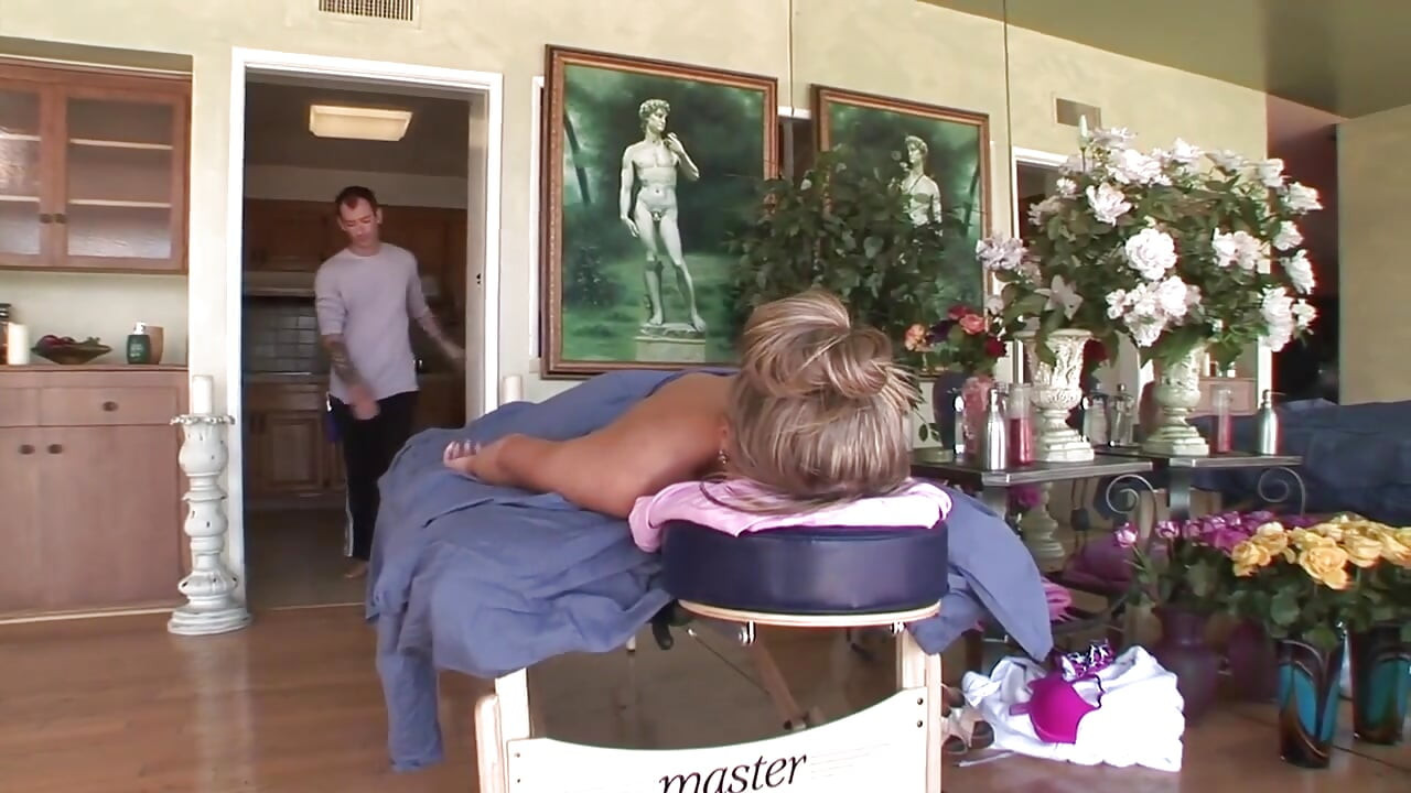 Dirty masseur gets off with his blonde client
