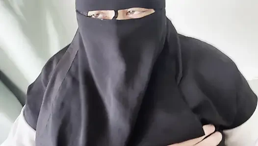 Aman Tanrım, bu Arap kadın ne kadar güzel, ne kadar harika... Penisimi diktiğini ve ona bastırdı.