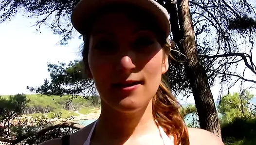 Свежая девушка Шарлотта Де Кастилья - возбужденная с коричневым