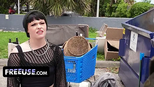 Grateful Raee Ripley Shows Her Rescuer Ethan Exactly How Thankful She Is