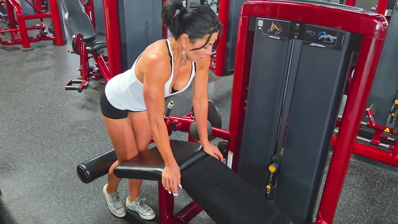 Seksi fitness bebeği Zephy artı terli ayak ibadeti (pov)