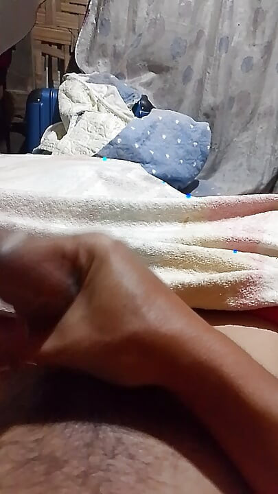 Masse ma bite bien dure et mon sperme